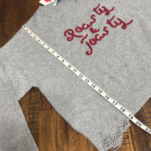 Wildfox Gray Sweater NWT embroider Roasty & Toasty light intentional distress M - Picture 15 of 15